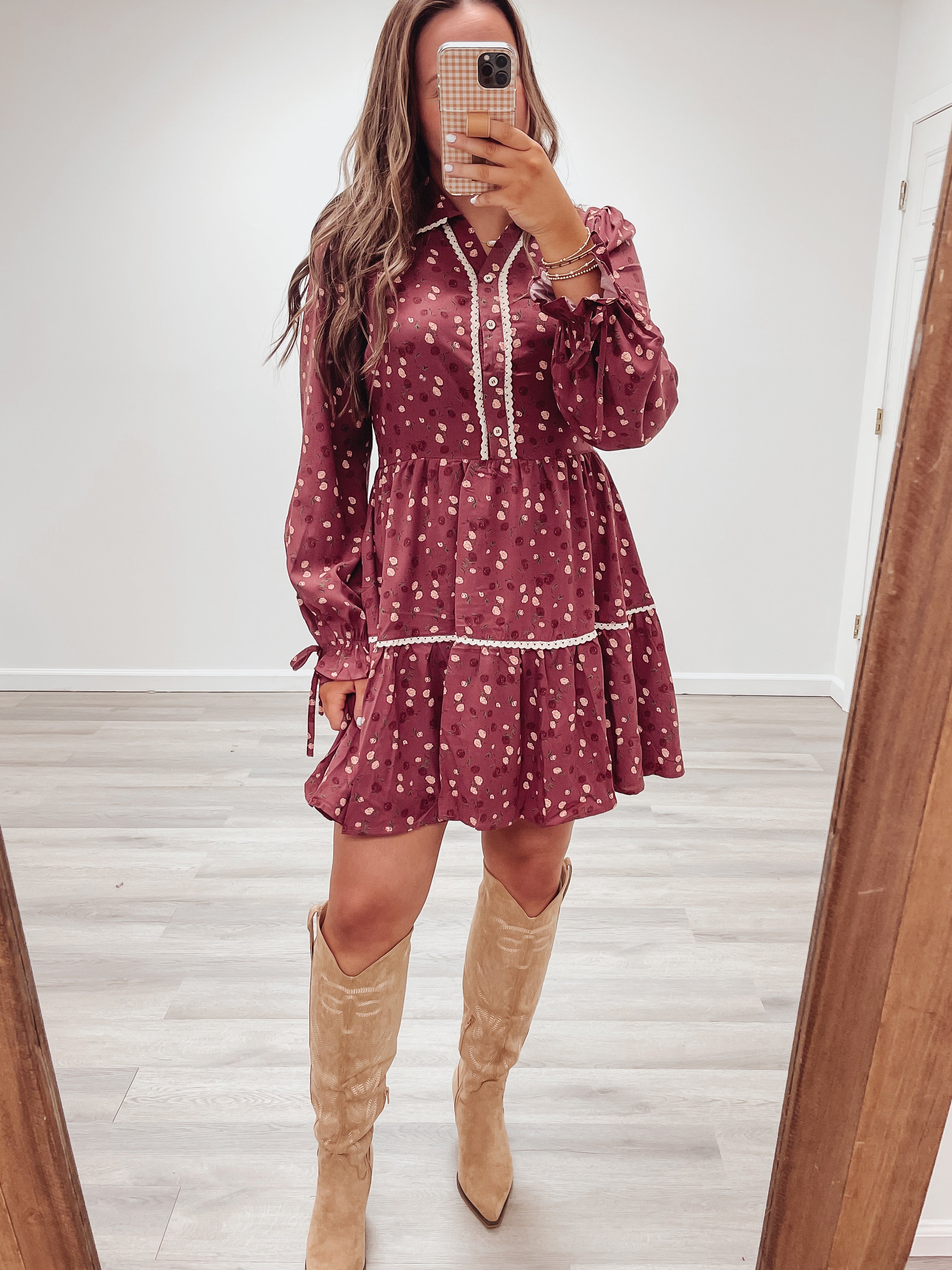 CAPTURES THE MAGIC ELEGANT MINI DRESS WITH SCALLOP LACE