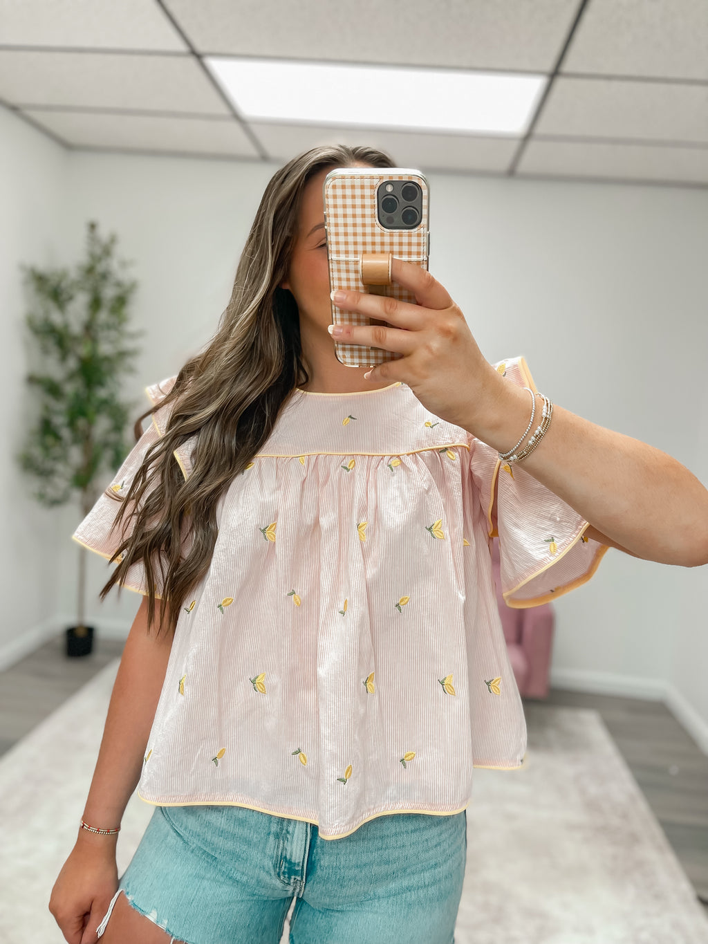 LEMON EMBROIDERY TOP