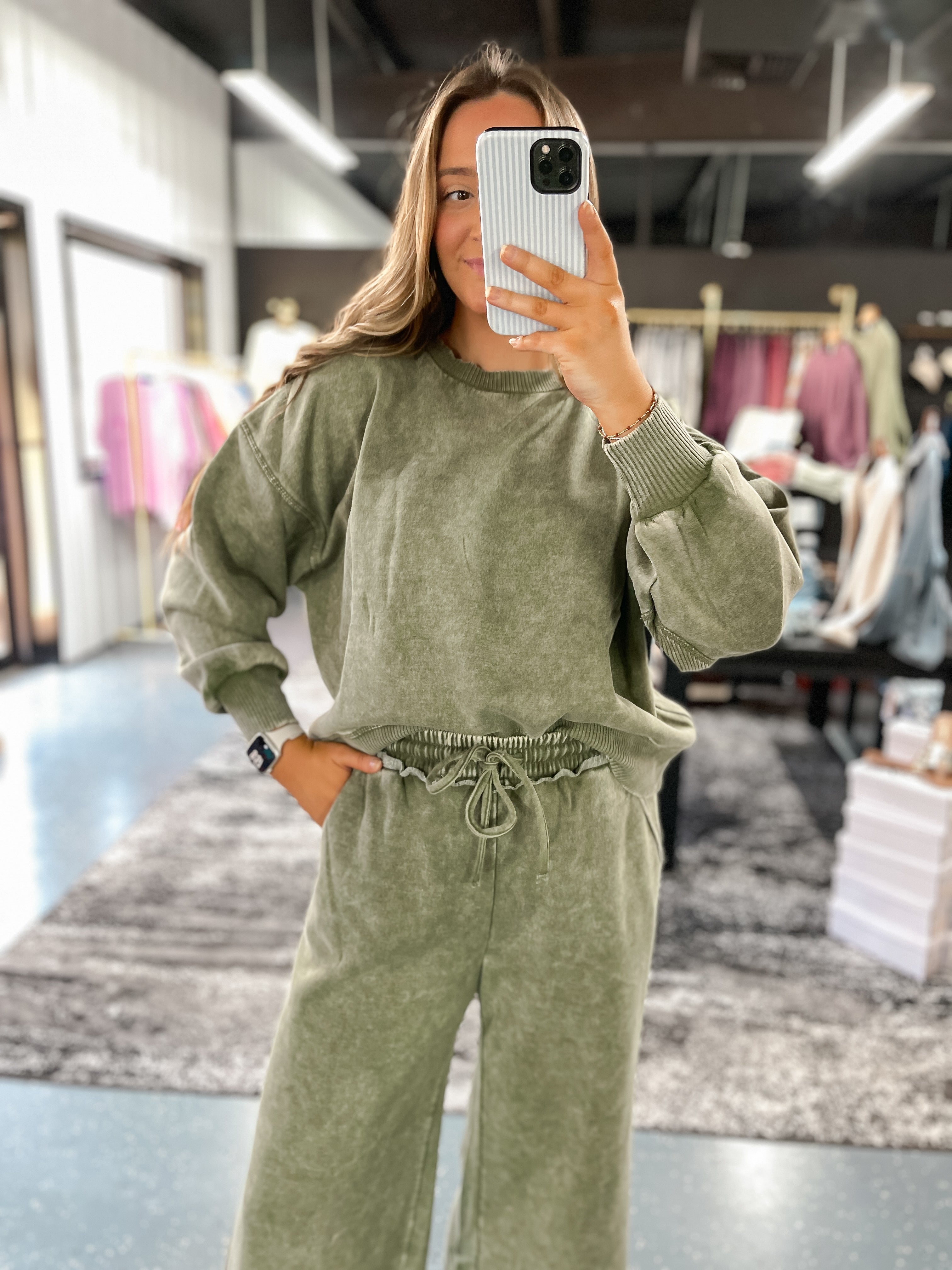 Everyday Acid Wash Pullover - Olive