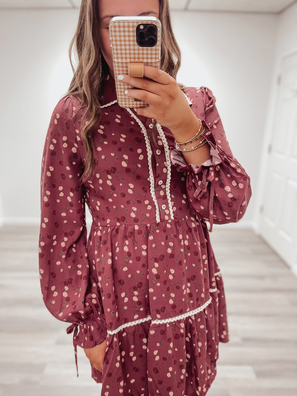 CAPTURES THE MAGIC ELEGANT MINI DRESS WITH SCALLOP LACE