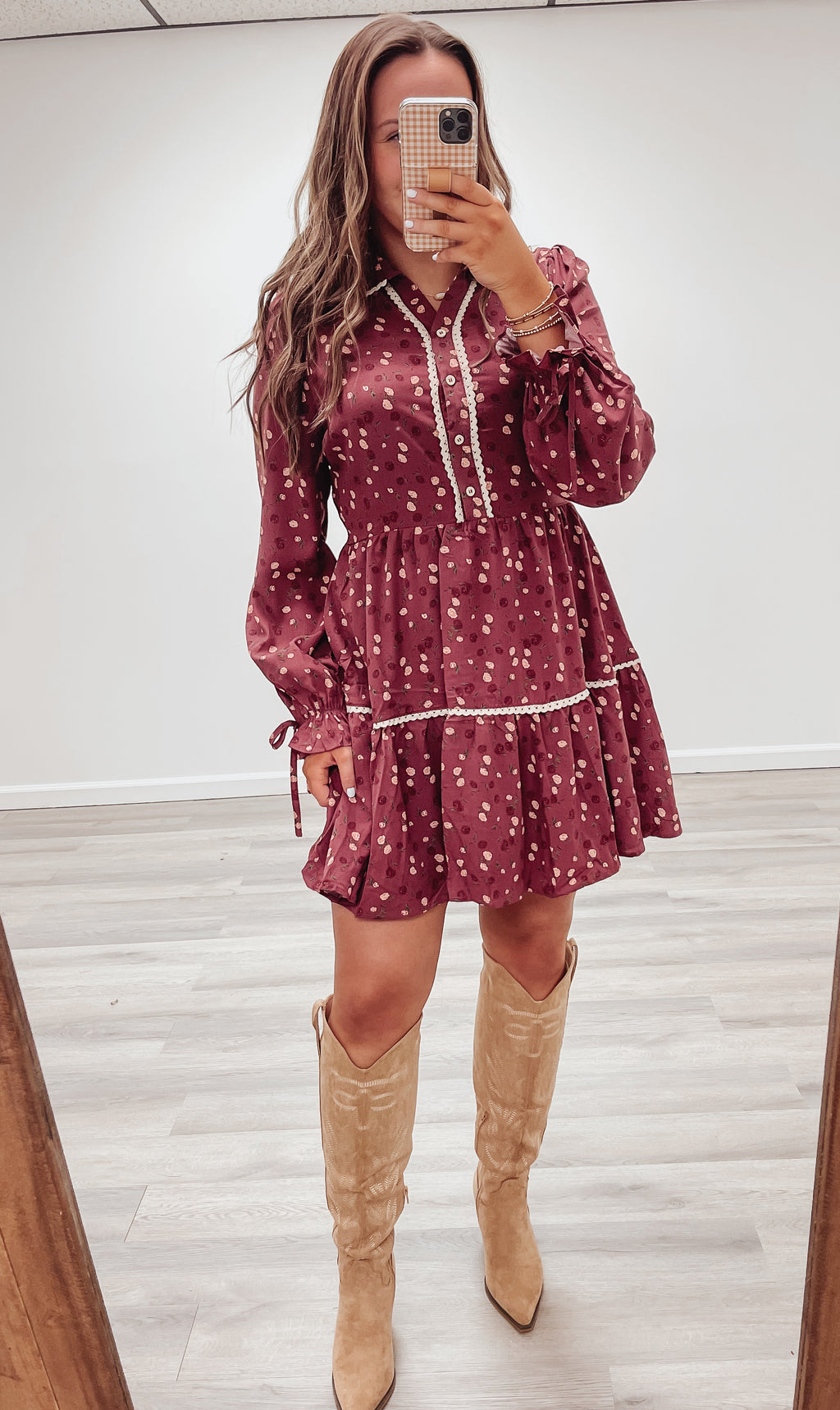 CAPTURES THE MAGIC ELEGANT MINI DRESS WITH SCALLOP LACE