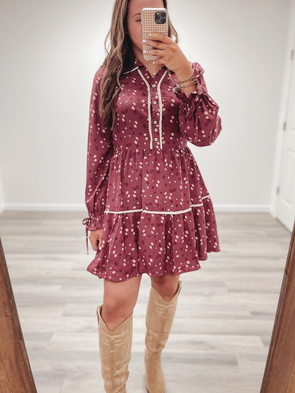 CAPTURES THE MAGIC ELEGANT MINI DRESS WITH SCALLOP LACE