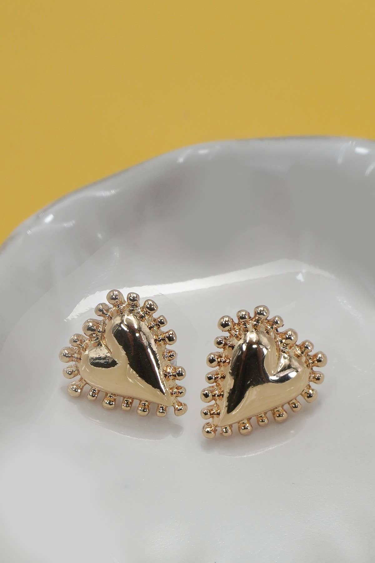 SPIKE EDGE GOLD HEART STUD EARRINGS